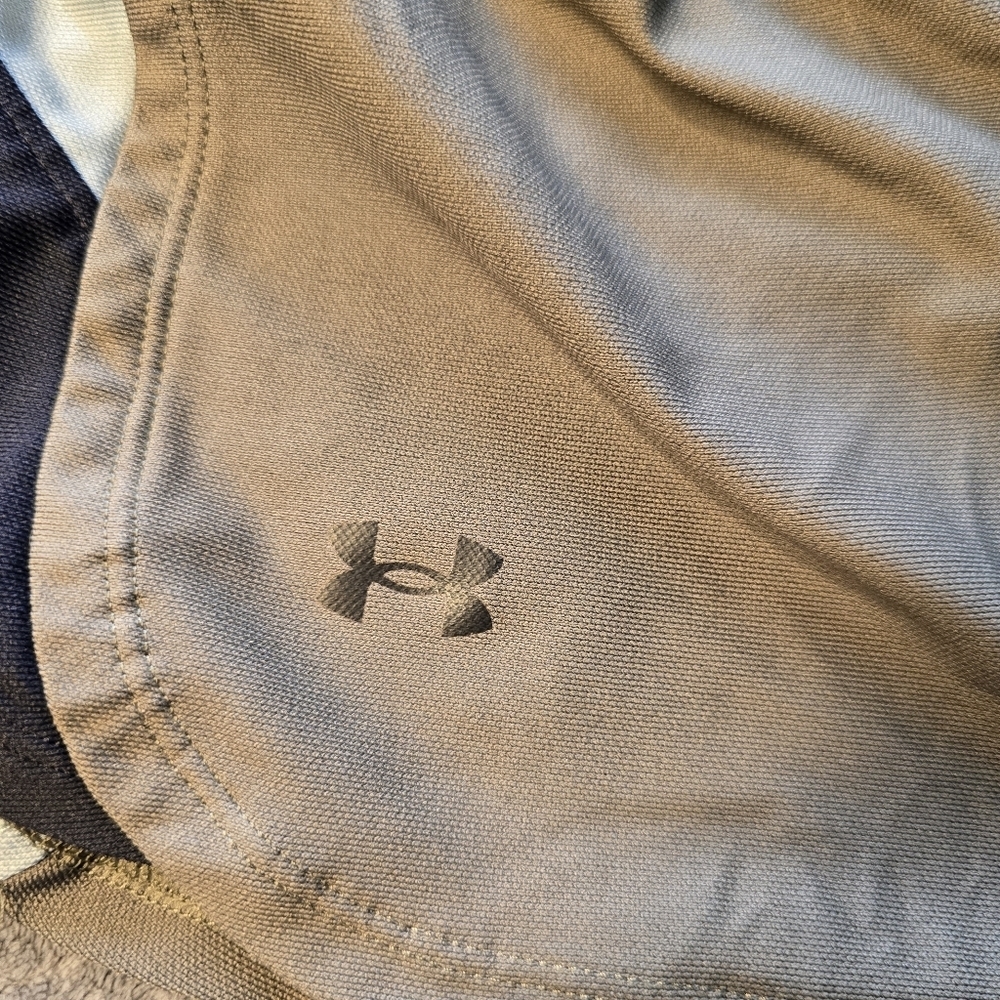 Under Armour Loose Hunter Green Shorts Size Large - Picture 3 of 11